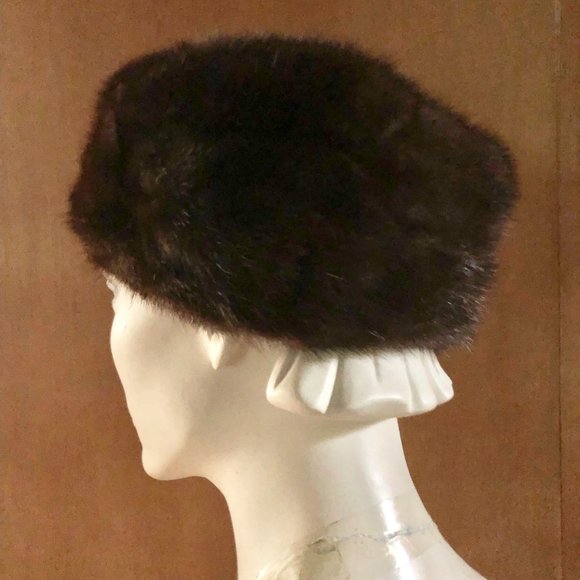 Vintage Mink Pillbox Hat circa 1960s - Picture 2 of 8